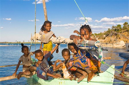 Young kids having fun at the Antsanitian Beach Resort, Mahajanga, Madagascar, Africa Foto de stock - Con derechos protegidos, Código: 841-03676431