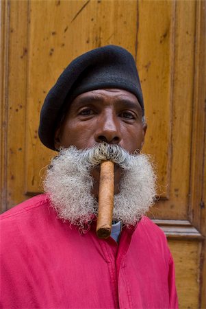 simsearch:841-06499799,k - Revolutionary man smoking a cigar, Havana, Cuba, West Indies, Caribbean, Central America Stock Photo - Rights-Managed, Code: 841-03676794