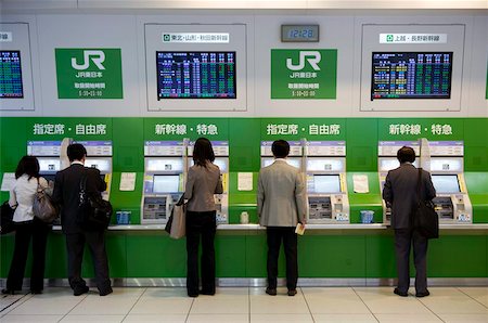 rail transport - Passagers achetant des billets de train à grande vitesse dans des distributeurs automatiques à la gare centrale de JR (Japan Railway) à Tokyo, Japon, Asie Photographie de stock - Rights-Managed, Code: 841-03676978