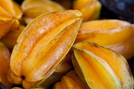 star (shape) - Starfruit (carambola) (Averrhoa carambola), a star shaped fruit when cut, grown in tropical conditions Foto de stock - Con derechos protegidos, Código: 841-03677176