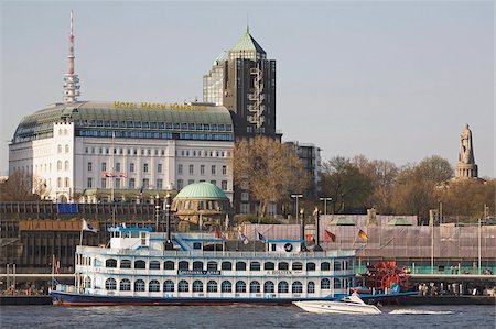 A paddle steamer docks in front of the St. Pauli Landing Stages (Landungsbruecken), Hamburg Hafen Hotel and Bismarck Memorial in Hamburg, Germany, Europe Foto de stock - Con derechos protegidos, Código: 841-03677218