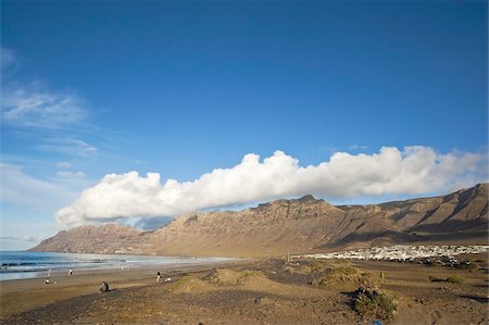 simsearch:841-03677357,k - Spectacular 600m volcanic cliffs of the Risco de Famara rising over Lanzarote's finest beach at Famara, with its low-rise bungalow development, Famara, Lanzarote, Canary Islands, Spain, Atlantic Ocean, Europe Stock Photo - Rights-Managed, Code: 841-03677356