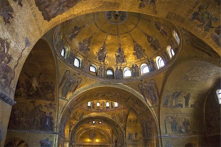 Interior of St. Mark's Basilica (Basilica di San Marco) with golden Byzantine mosaics illuminated, Venice, UNESCO World Heritage Site, Veneto, Italy, Europe Fotografie stock - Rights-Managed, Codice: 841-03677435