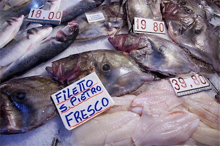 simsearch:841-03677452,k - Décrochage de poissons à vendre sur un marché, marché de Rialto, Venise, Vénétie, Italie, Europe Photographie de stock - Rights-Managed, Code: 841-03677452