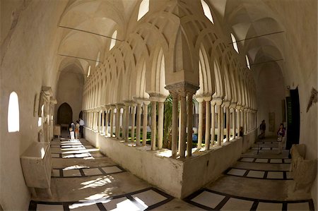 simsearch:841-03677487,k - Cloître du paradis (Chiostro del Paradiso), datant du XIe siècle, le couvent des Capucins, à côté de la cathédrale, Amalfi Costiera Amalfitana, patrimoine mondial de l'UNESCO, Campanie, Italie, Europe Photographie de stock - Rights-Managed, Code: 841-03677488