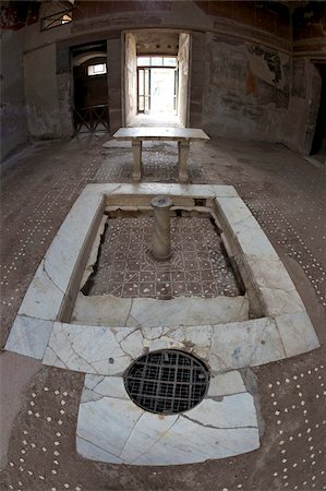 Toskanische Atrium mit Marmor Impluvium, Haus mit hölzernen Partition, Herculaneum, UNESCO World Heritage Site, Campania, Italien, Europa Stockbilder - Lizenzpflichtiges, Bildnummer: 841-03677518