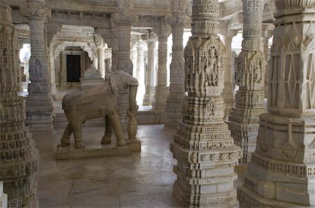 schnitzen - Der kunstvoll geschnitzte Marmor Innenraum des wichtigsten Jain-Tempels von Ranakpur, Rajasthan, Indien, Asien Stockbilder - Lizenzpflichtiges, Bildnummer: 841-03672217