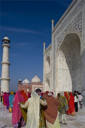 Women in brightly coloured saris at the Taj Mahal, UNESCO World Heritage Site, Agra, Uttar Pradesh, India, Asia Foto de stock - Con derechos protegidos, Código: 841-03672210