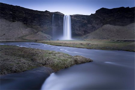 seljalandsfoss waterfall - Cascade de Seljalandsfoss capturé au coucher du soleil à l'aide de longue exposition au mouvement record dans l'eau, près de Hella, région du Sud, Islande, régions polaires Photographie de stock - Rights-Managed, Code: 841-03672461