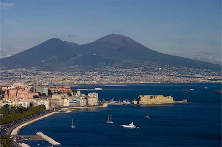 Paysage urbain dont Castel dell Ovo et le Vésuve, Naples, Campanie, Italie, Europe Photographie de stock - Rights-Managed, Code: 841-03672517