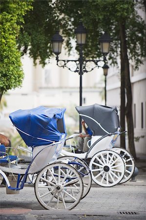 santo domingo - Horse carriage for tourists, Zona Colonial (Colonial District), UNESCO World Heritage Site, Santo Domingo, Dominican Republic, West Indies, Caribbean, Central America Foto de stock - Con derechos protegidos, Código: 841-03672896