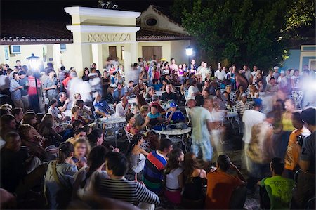 Les gens Regarde musique live sur les étapes à la Casa de la Música, Trinidad, patrimoine mondial de l'UNESCO, Cuba, Antilles, Caraïbes, Amérique centrale Photographie de stock - Rights-Managed, Code: 841-03672974