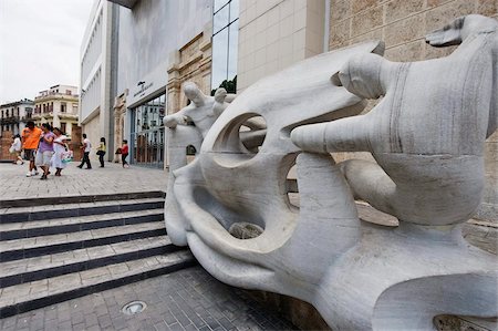 sculpted - Modern art sculpture at Museo Nacional de Belles Artes, National Museum of Art, Central Havana, Cuba, West Indies, Caribbean, Central America Foto de stock - Con derechos protegidos, Código: 841-03672979
