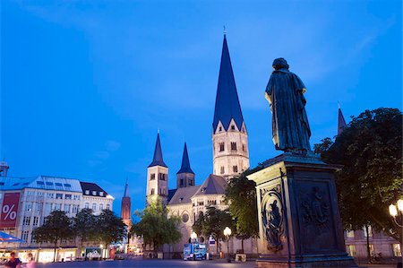 simsearch:841-02919653,k - Bonn Cathedral (Bonner Munster) (Bonn Minster), Bonn, North Rhineland Westphalia, Germany, Europe Fotografie stock - Rights-Managed, Codice: 841-03673002