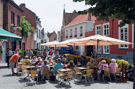 Café en plein air, de la vieille ville, patrimoine mondial de l'UNESCO, Bruges, Flandre, Belgique, Europe Photographie de stock - Rights-Managed, Code: 841-03673037