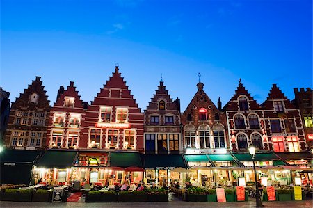 Markt (market square) illuminated at night, Old Town, UNESCO World Heritage Site, Bruges, Flanders, Belgium, Europe Foto de stock - Con derechos protegidos, Código: 841-03673059