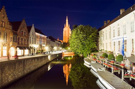 Réflexion de Onze Lieve Vrouwekerk (église de notre Dame), éclairée la nuit, la vieille ville, patrimoine mondial de l'UNESCO, Bruges, Flandre, Belgique, Europe Photographie de stock - Rights-Managed, Code: 841-03673060