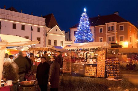 Christmas Market stalls and Christmas tree at twilight, Svornosti Square, Cesky Krumlov, Ceskobudejovicko, Czech Republic, Europe Stock Photo - Rights-Managed, Code: 841-03673104