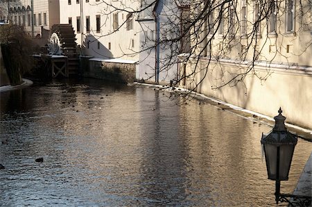 simsearch:841-02991416,k - Street lamp with icicles and mill wheel at Certovka Canal, Mala Strana, Prague, Czech Republic, Europe Fotografie stock - Rights-Managed, Codice: 841-03673127