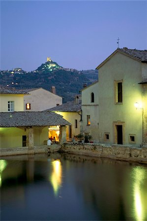 Thermen von Bagno Vignoni bei Dämmerung, Val d ' Orcia, Provinz Siena, Toskana, Italien, Europa Stockbilder - Lizenzpflichtiges, Bildnummer: 841-03673241