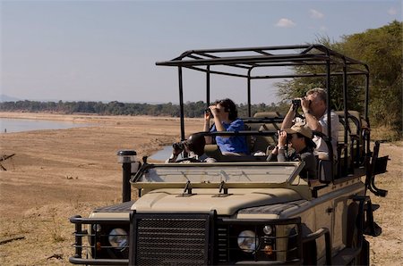 Game spotting on safari, South Luangwa National Park, Zambia, Africa Foto de stock - Con derechos protegidos, Código: 841-03673323