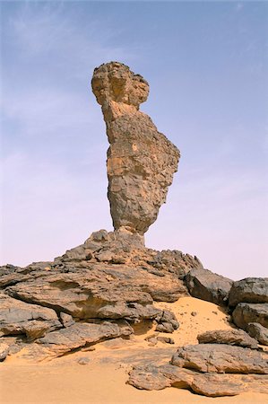 Rock formation called 'the finger of Allah', Akakus, Sahara desert, Fezzan, Libya, North Africa, Africa Fotografie stock - Rights-Managed, Codice: 841-03673427