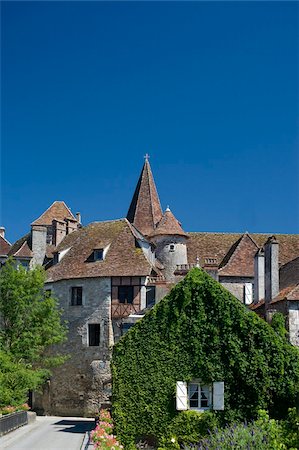 simsearch:841-05796365,k - A view of the picturesque village of Carennac and its typical Quercy architecture situated on the banks of the Dordogne River, Dordogne, France, Europe Foto de stock - Con derechos protegidos, Código: 841-03867828