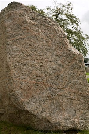 simsearch:841-03673020,k - Runic stone, raised by Harald Bluetooth in 959AD to commemorate bringing Christianity to Denmark, the stone is called Denmark's certificate of baptism, outside Jelling church, Jutland, Denmark, Scandinavia, Europe Foto de stock - Con derechos protegidos, Código: 841-03867924