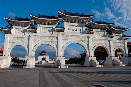 Chiang Kai Shek Memorial Hall Arch, Taipei, Taiwan, Asie Photographie de stock - Rights-Managed, Code: 841-03867962