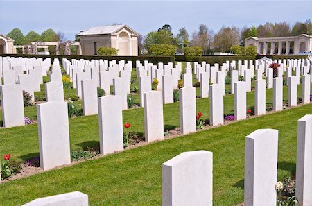 Tombes dans le cimetière de guerre de Bayeux, plus grand cimetière britannique de la seconde guerre mondiale, Bayeux, Calvados, Normandie, France, Europe Photographie de stock - Rights-Managed, Code: 841-03868096