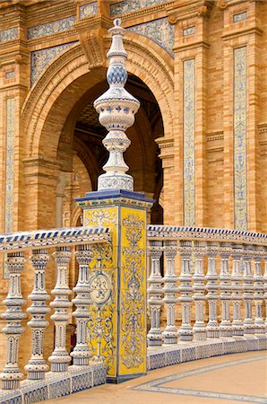 simsearch:841-02712656,k - Decorative tilework detail on Bridge, Plaza de Espana, masterwork of Anibal Gonzalez for the Exhibition of 1929, Seville, Andalucia, Spain, Europe Fotografie stock - Rights-Managed, Codice: 841-03868114