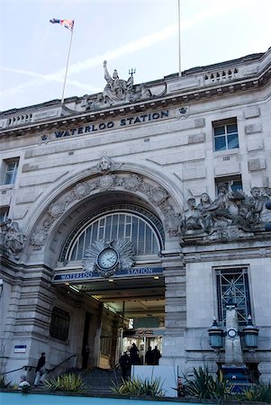 simsearch:841-03676677,k - The front of Waterloo Railway Station, London, England, United Kingdom, Europe Foto de stock - Direito Controlado, Número: 841-03868155