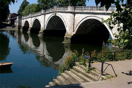 surrey - The bridge over the Thames at Richmond, Surrey, England, United Kingdom, Europe Foto de stock - Con derechos protegidos, Código: 841-03868165