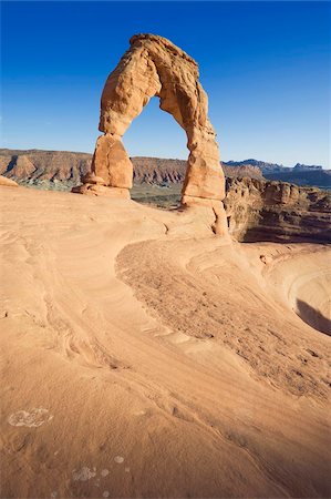 delicate arch - Delicate Arch, Arches National Park, Moab, Utah, United States of America, North America Foto de stock - Direito Controlado, Número: 841-03868253