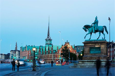 people bike - Statue de Frederik Syvende, Borsen, Bourse construit en 1619, Copenhague, North Zealand, Danemark, Scandinavie, Europe Photographie de stock - Rights-Managed, Code: 841-03868344