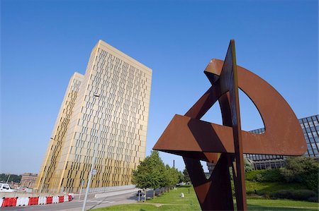 european modern outdoor sculpture art - Modern art, Court of Justice of the EC, architecture of the EU district on Kirchberg Plateau, Luxembourg City, Grand Duchy of Luxembourg, Europe Stock Photo - Rights-Managed, Code: 841-03868340