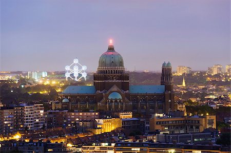 Nationale katholische Kirche und Atomium, Panoramablick über die Stadt beleuchtet in der Nacht, Brüssel, Belgien, Europa Stockbilder - Lizenzpflichtiges, Bildnummer: 841-03868393