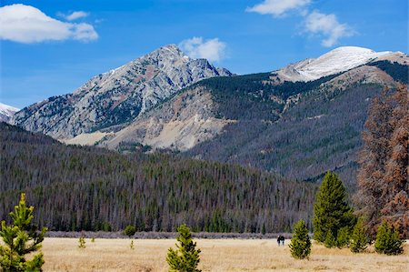 Couple hiking below Mount Baker, Rocky Mountain National Park, Colorado, United States of America, North America Foto de stock - Direito Controlado, Número: 841-03868519