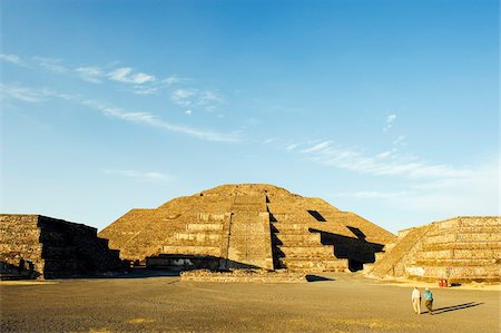 Touristes à la pyramide de la lune à Teotihuacan, patrimoine mondial de l'UNESCO, Valle de Mexico, Mexique, Amérique du Nord Photographie de stock - Rights-Managed, Code: 841-03868639