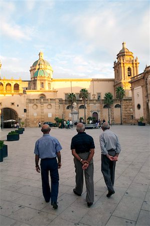 simsearch:841-05848250,k - Piazza della Repubblica, Mazzara del Vallo, Sicily, Italy, Europe Foto de stock - Con derechos protegidos, Código: 841-03868698