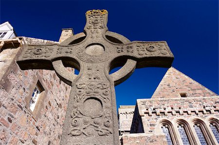 Réplique de la Croix de Saint-Jean dresse fièrement en face de l'abbaye d'Iona, île d'Iona, Innere Hébrides, en Écosse, Royaume-Uni, Europe Photographie de stock - Rights-Managed, Code: 841-03869337