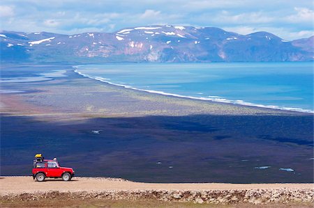 simsearch:841-03674786,k - Red 4x4, Heradsfloi Bay and Hlidarfjoll mountains in background, in the north of the East Fjords region (Austurland), Iceland, Polar Regions Foto de stock - Con derechos protegidos, Código: 841-03869362