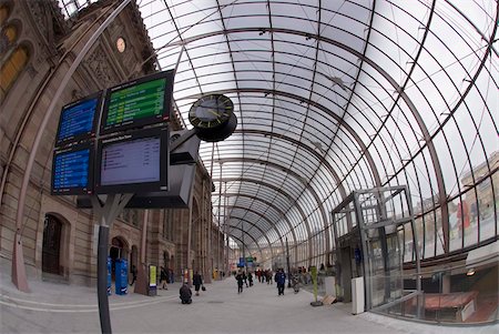 simsearch:841-03676981,k - La nouvelle Strasbourg train station verrière, construite pour la nouvelle ligne ferroviaire à grande vitesse TGV Est, ouvert en 2007. Strasbourg, Alsace, France, Europe Photographie de stock - Rights-Managed, Code: 841-03869425