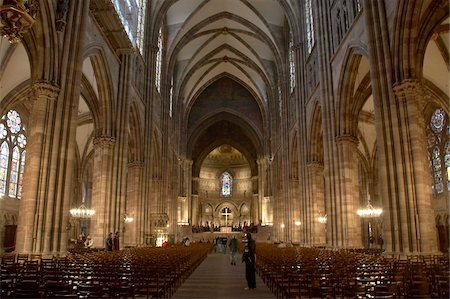 Nef de la cathédrale gothique de notre-Dame construite en grès rouge, patrimoine mondial UNESCO, Strasbourg, Alsace, France, Europe Photographie de stock - Rights-Managed, Code: 841-03869428