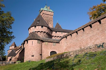 Haut-Koenigsbourg castle exterior walls, an impressive restored medieval castle overlooking the Rhine Plain, Haut Rhin, Alsace, France, Europe Foto de stock - Con derechos protegidos, Código: 841-03869444
