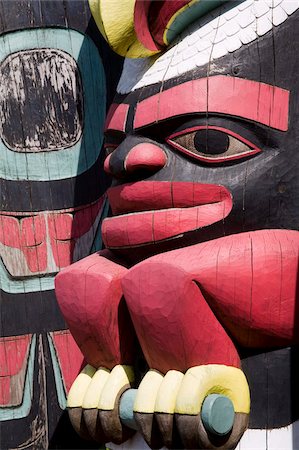 Mât totémique à Icy Strait Point Centre culturel, ville de Hoonah, île Chichagof, sud-est de l'Alaska, États-Unis d'Amérique, Amérique du Nord Photographie de stock - Rights-Managed, Code: 841-03869625
