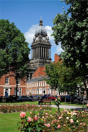 simsearch:841-06345133,k - City Hall viewed from the Historic Georgian Park Square, Leeds, West Yorkshire, England, United Kingdom, Europe Foto de stock - Con derechos protegidos, Código: 841-03869749