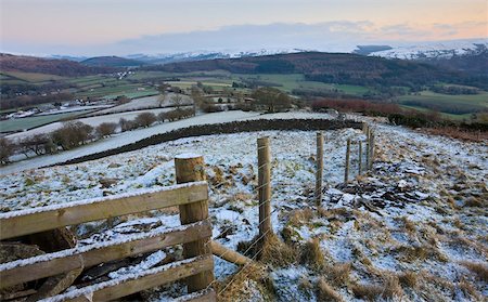 simsearch:841-03869928,k - Snow dusted fence and fields looking towards Bwlch and snowy mountains beyond, Brecon Beacons National Park, Powys, Wales, United Kingdom, Europe Stock Photo - Rights-Managed, Code: 841-03869954