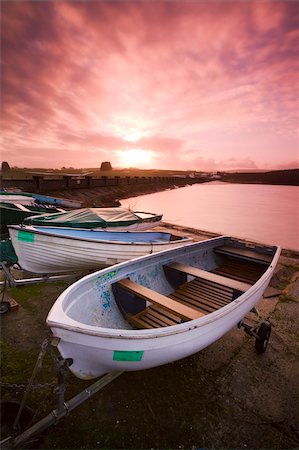 simsearch:841-06344865,k - Bateaux à côté du réservoir de Usk de pêche au lever du soleil, le Parc National de Brecon Beacons, au pays de Galles, Royaume-Uni, Europe Photographie de stock - Rights-Managed, Code: 841-03869956