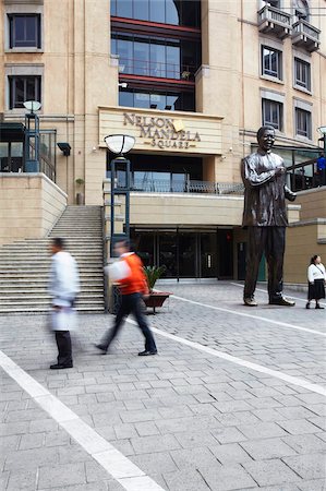 Gens se promenant dans Nelson Mandela Square, Sandton, Johannesburg, Gauteng, Afrique du Sud, Afrique Photographie de stock - Rights-Managed, Code: 841-03870039